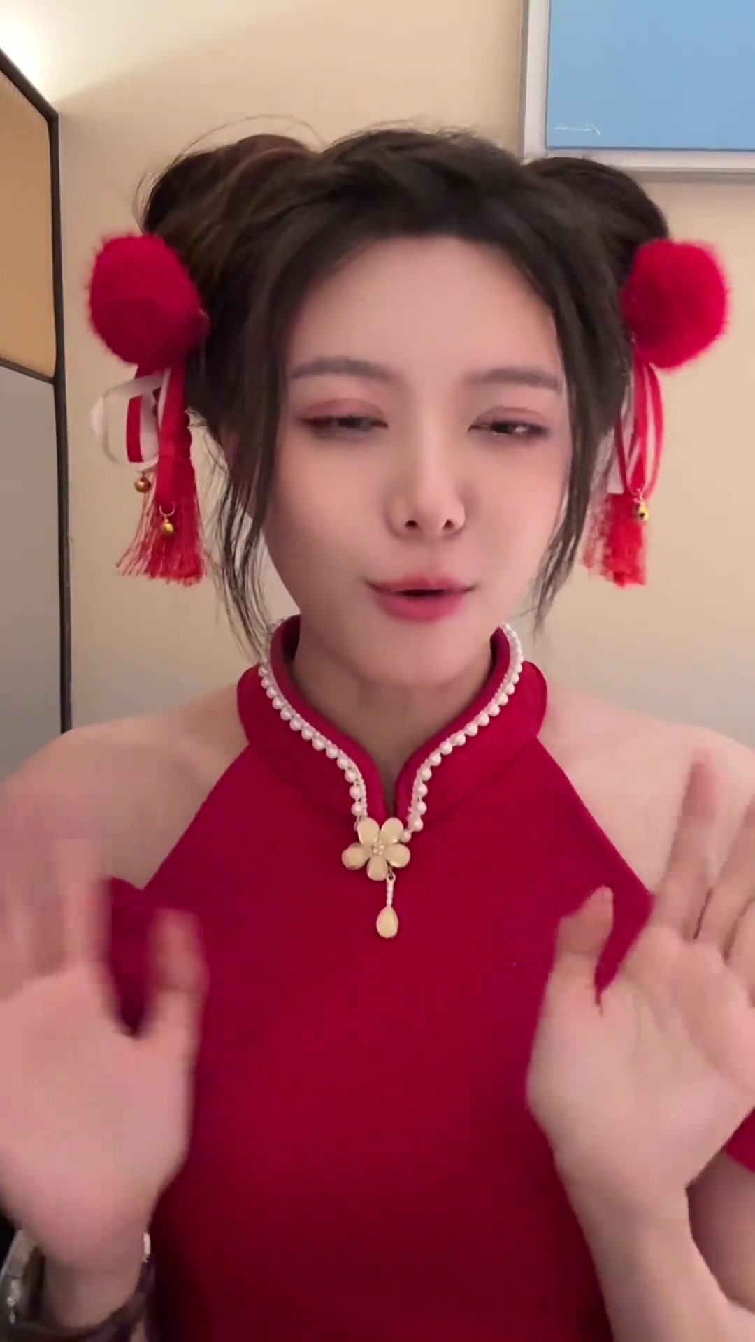 谈球吧骆歆分享视频：谁要的过年交差视频？我录了😾