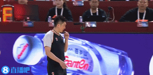 谈球吧体育app下载升级了！迪亚洛反击打进加罚 裁判回看后将杜润旺犯规判定违体
